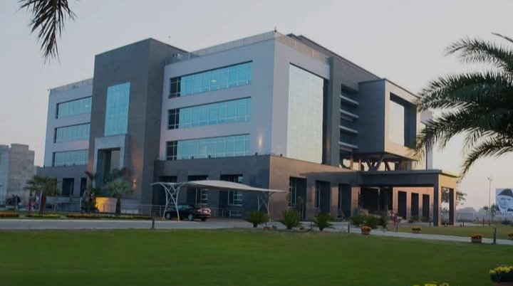 DHA Lahore: Key Meeting Between Estate Agents and Management Agrees on Easing Transfer Process, Expanding Business Opportunities
