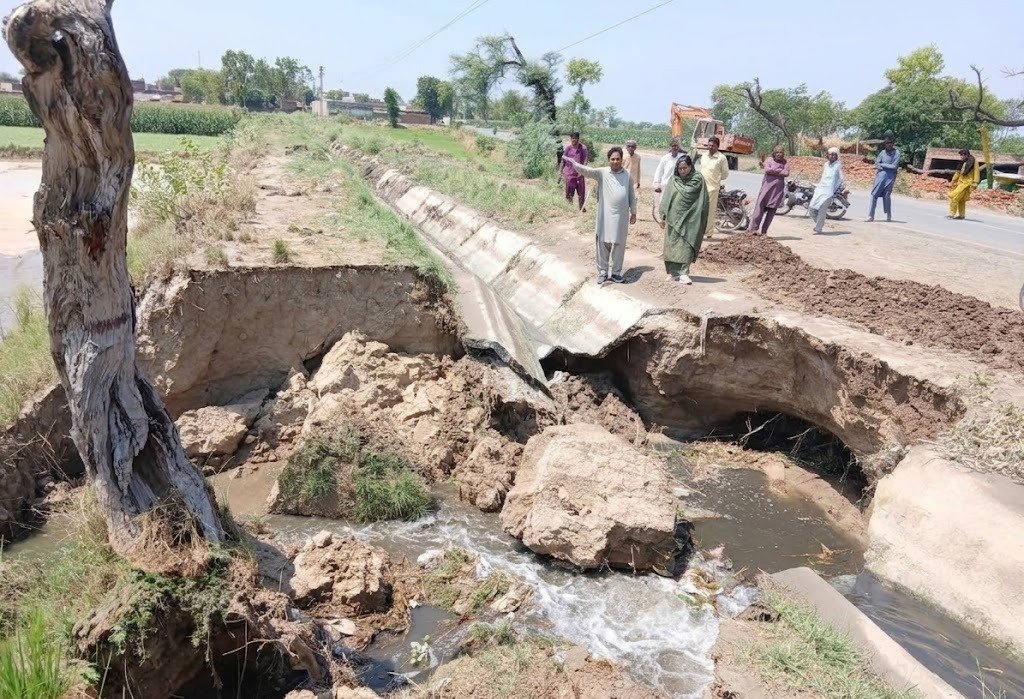 Emergency Response Initiated After Canal Embankment Breach In Gidh Pur