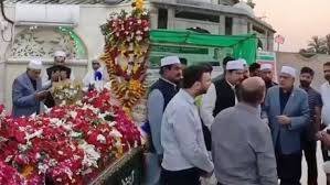 Deputy Prime Minister Ishaq Dar Visits Data Darbar, Reviews Ongoing Development Projects and Facilities for Pilgrims