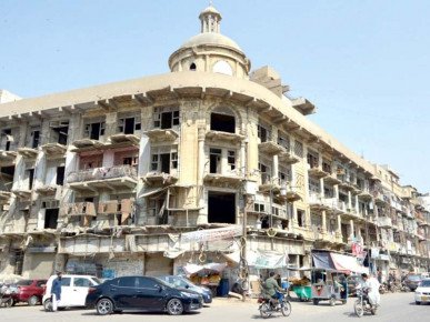 Illegal Construction Network in Karachi Turns Dilapidated Buildings into a Major Threat for Residents