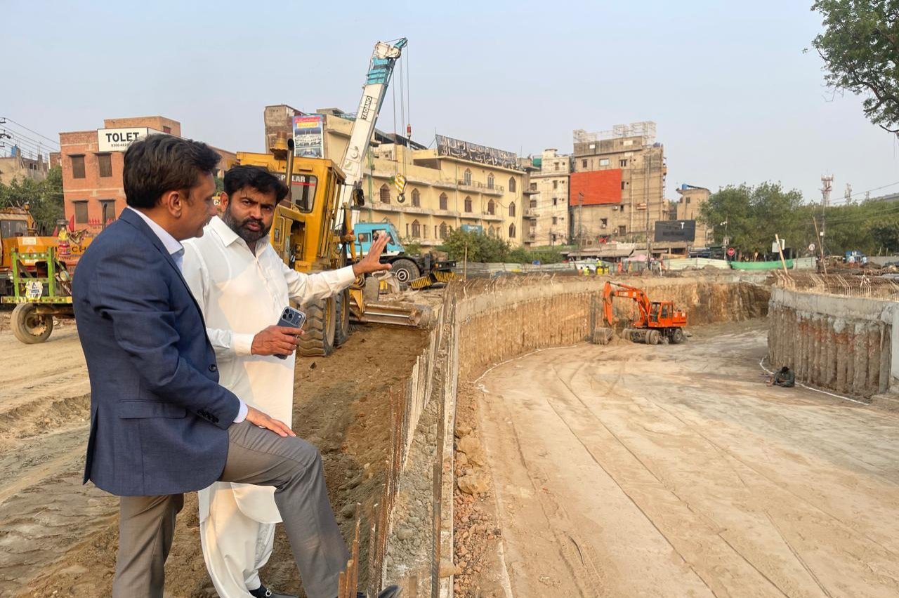 LDA DG Tahir Farooq visits three major development projects in Lahore, reviews pace and quality of work