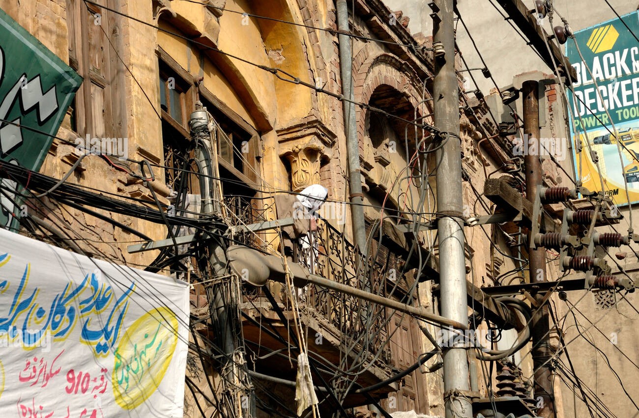 Punjab Launches Pilot Project to Shift Power Lines Underground in Lahore.