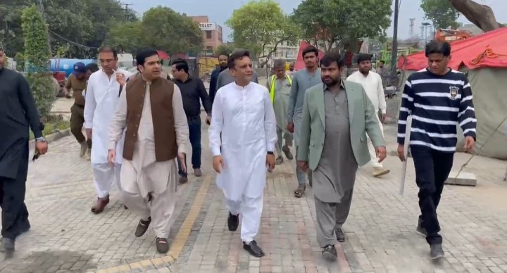 DG LDA Reviews Construction Work on Data Darbar Expansion Project and Nasir Bagh Parking Plaza
