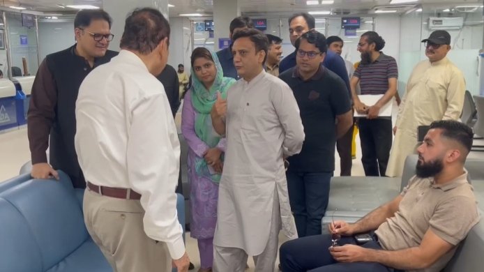 DG LDA Visits Citizen Facilitation Centre, Reviews Public Complaints