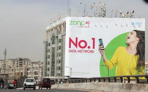 Karachi Commissioner Orders Removal of Illegal Billboards from Public Property