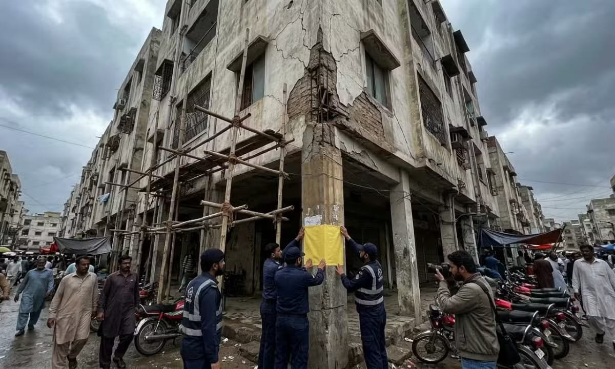 Karachi Orders Evacuation of 584 Unsafe Buildings Ahead of Monsoon Season