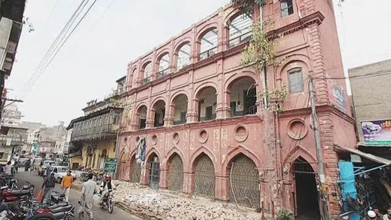 Punjab Launches Urgent Repair and Reconstruction of 135 Unsafe Government Schools in Lahore