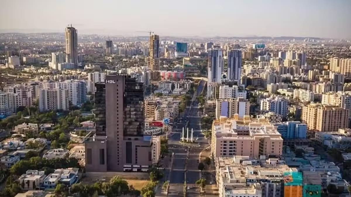 Sindh Unveils Rs 100 Billion Development Package for Karachi in FY2026 27 Budget